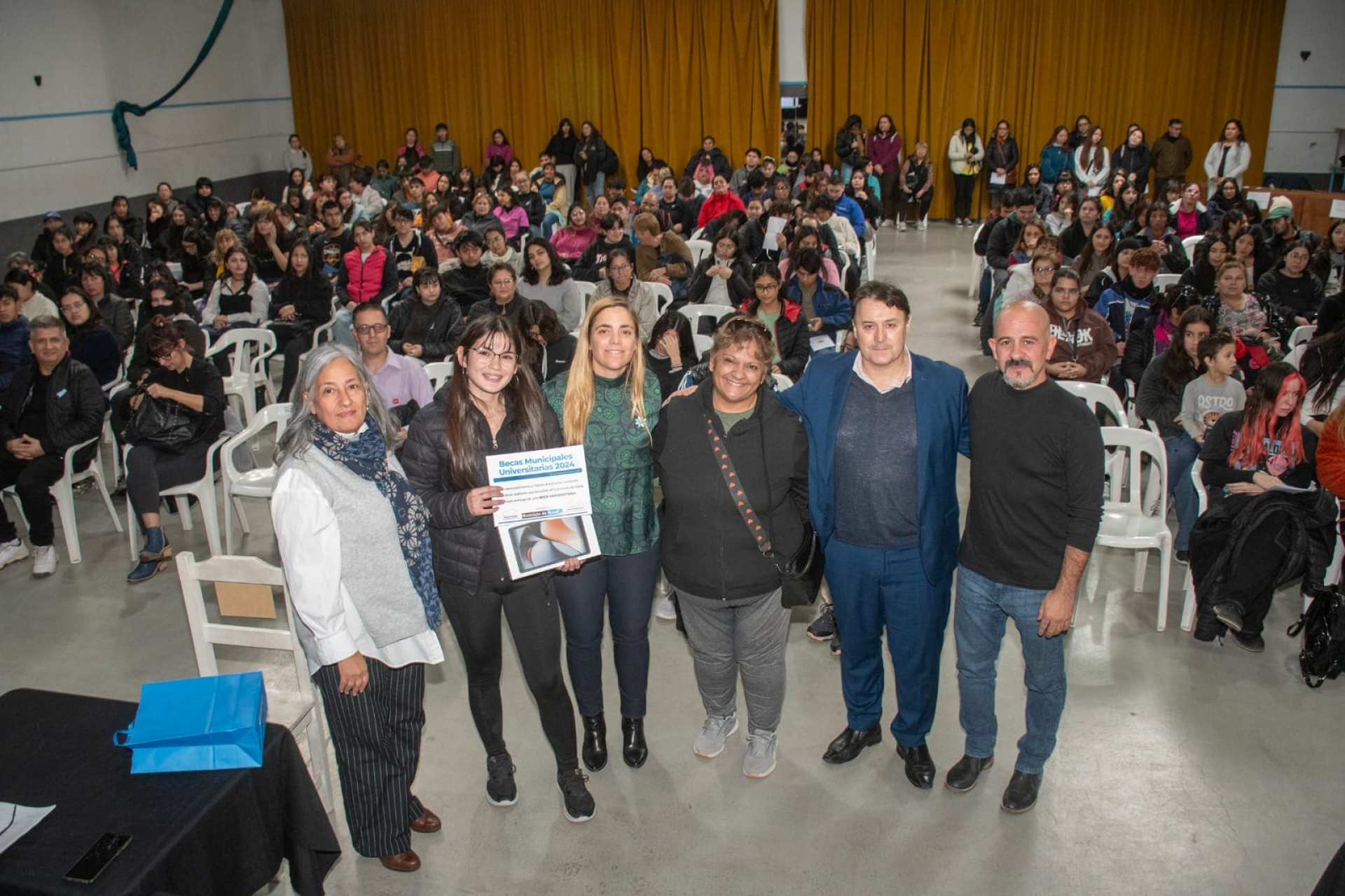 41 estudiantes de la UNRN recibieron becas municipales en Roca