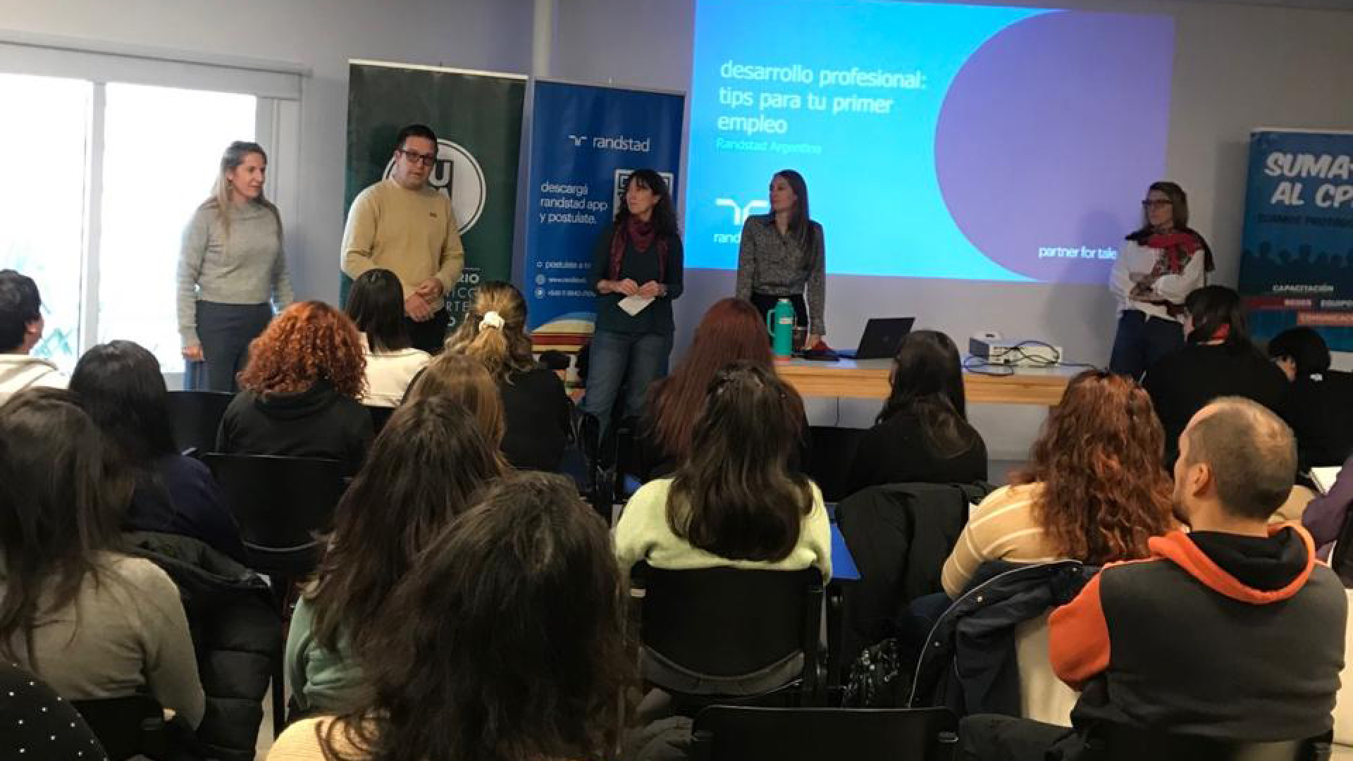 Más de 60 jóvenes participaron del taller de estrategias para la búsqueda laboral 