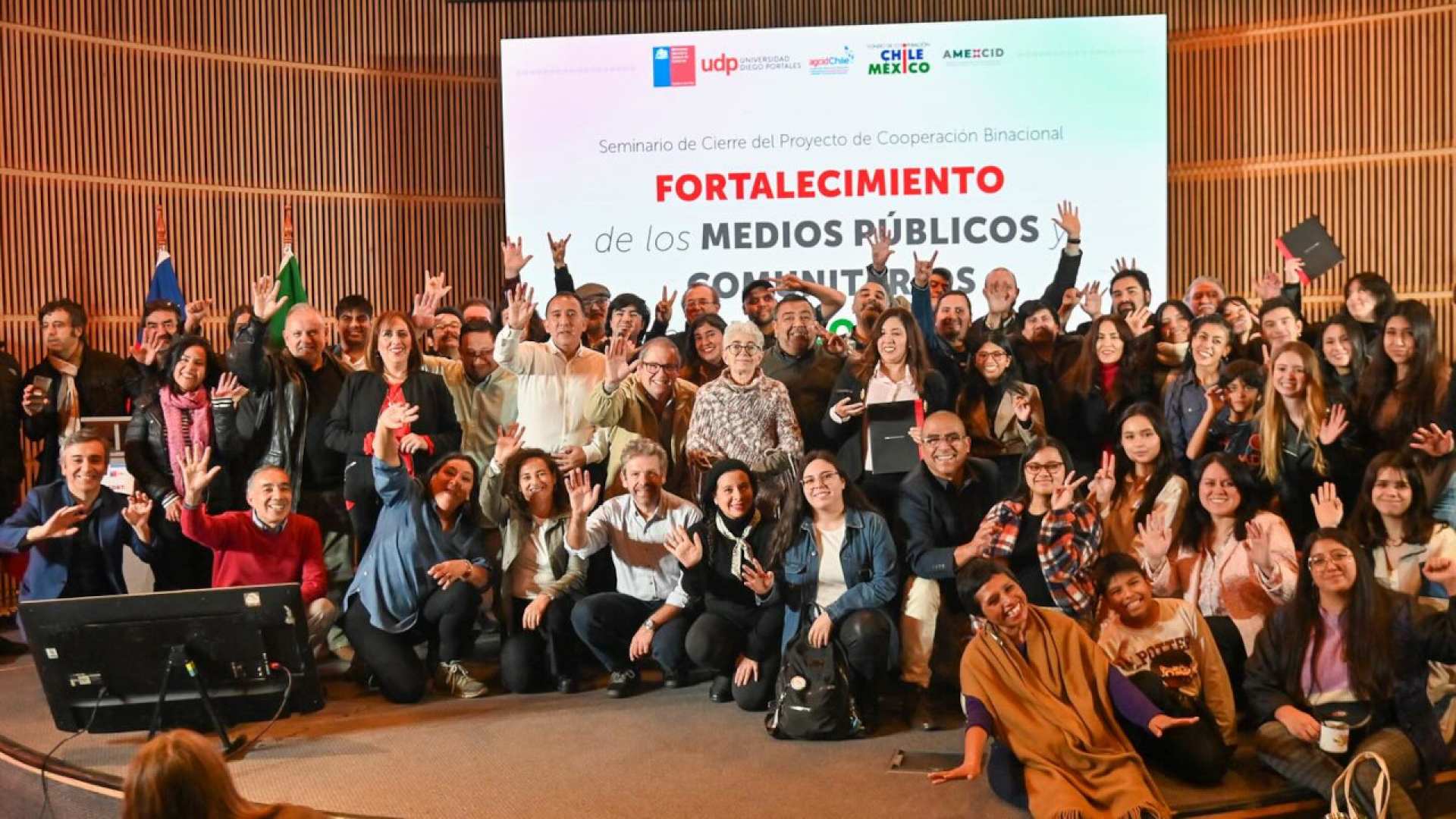 Directora de la Licenciatura en Comunicación Social en Seminario Binacional en Chile