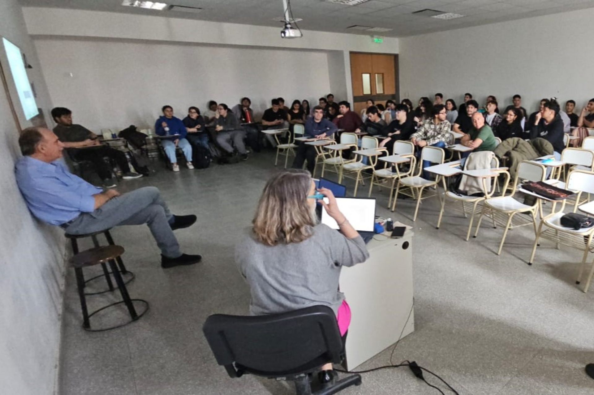 Reconocidos geólogos presentaron publicación que pone en valor la historia geológica del país