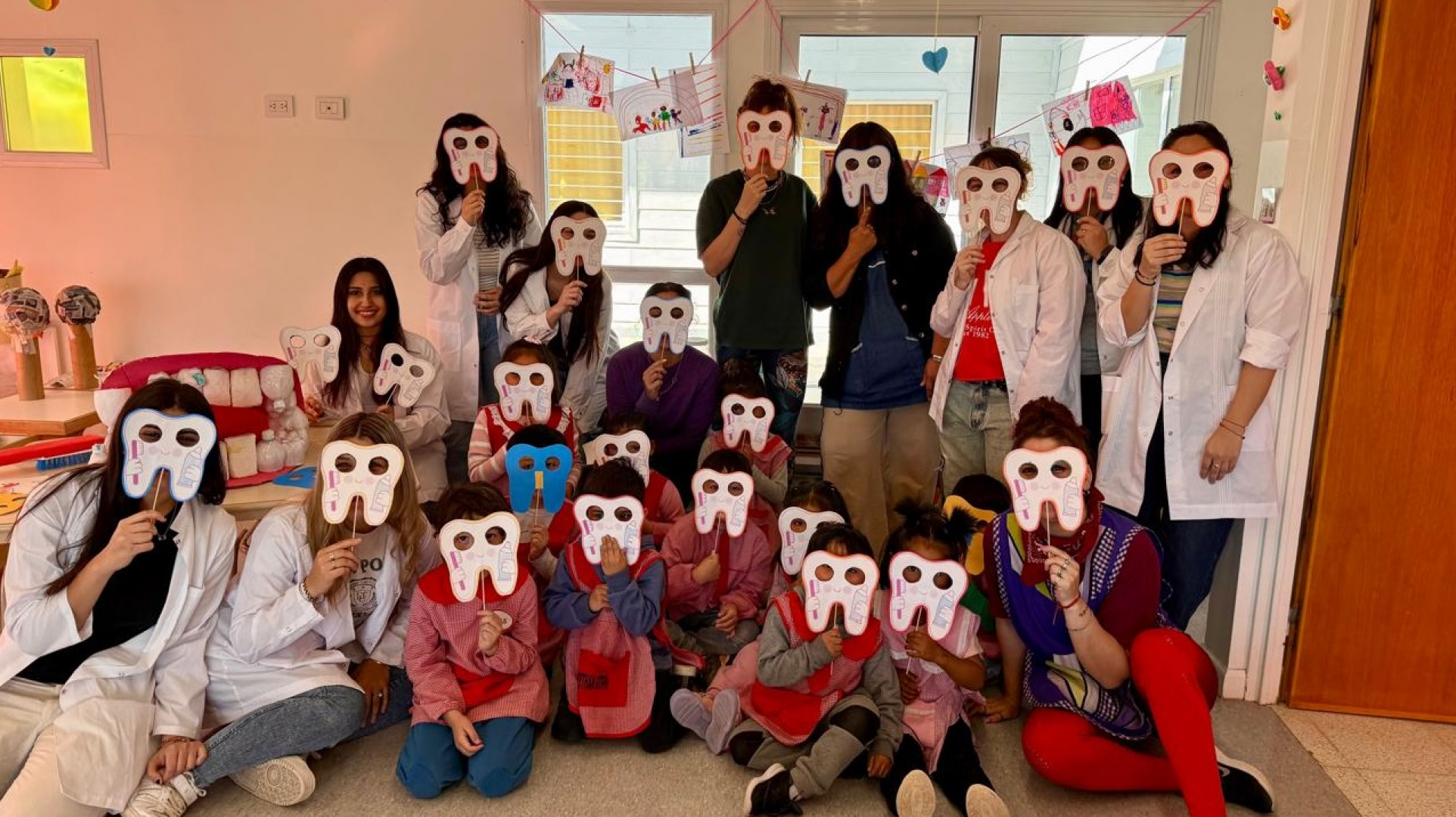 Estudiantes de Odontología realizan controles en entidades de educación inicial de Allen y Cipolletti
