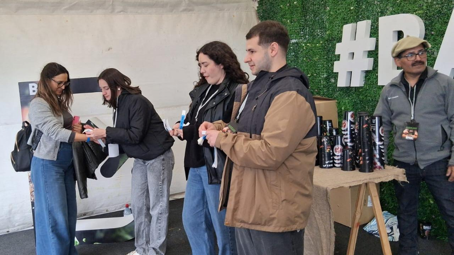 Estudiantes de Hotelería y Turismo colaboraron en el BALC y el FIMBA en Bariloche