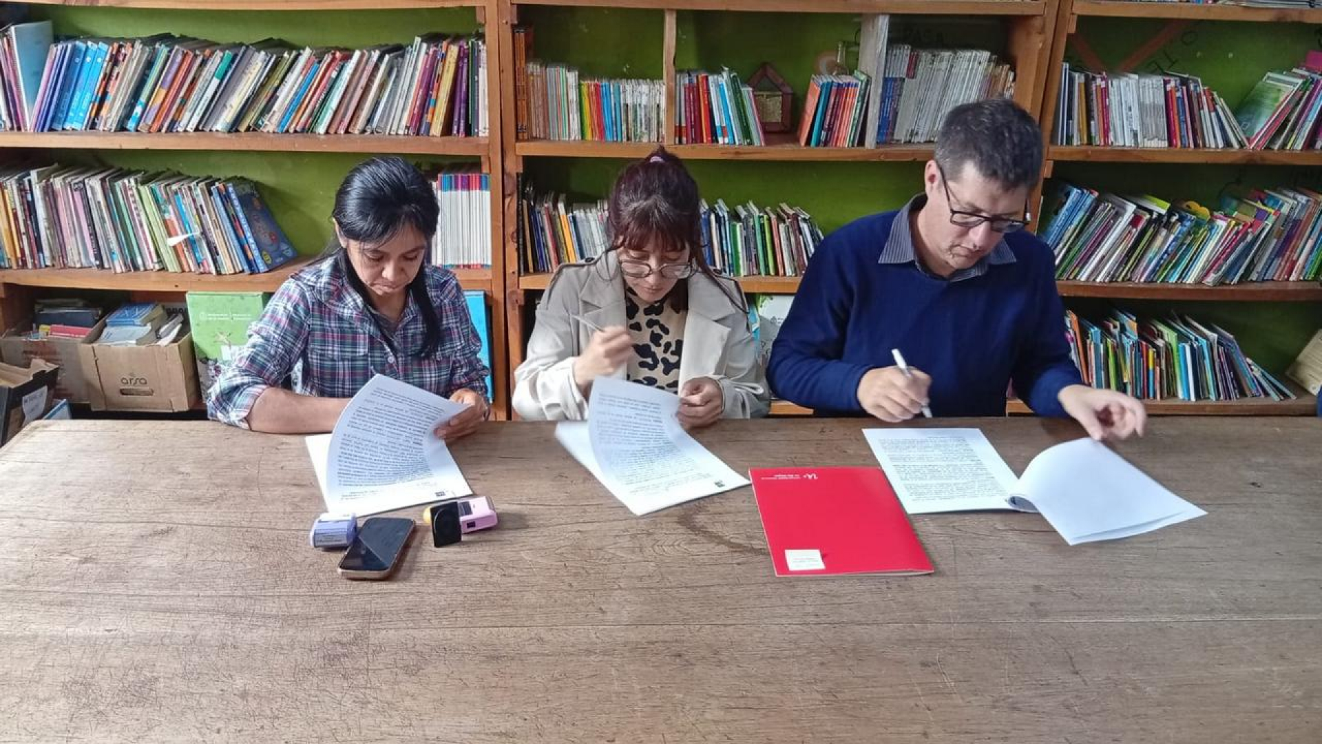 Convenio de colaboración entre la UNRN y la Escuela Nº 103 de Mallín Ahogado