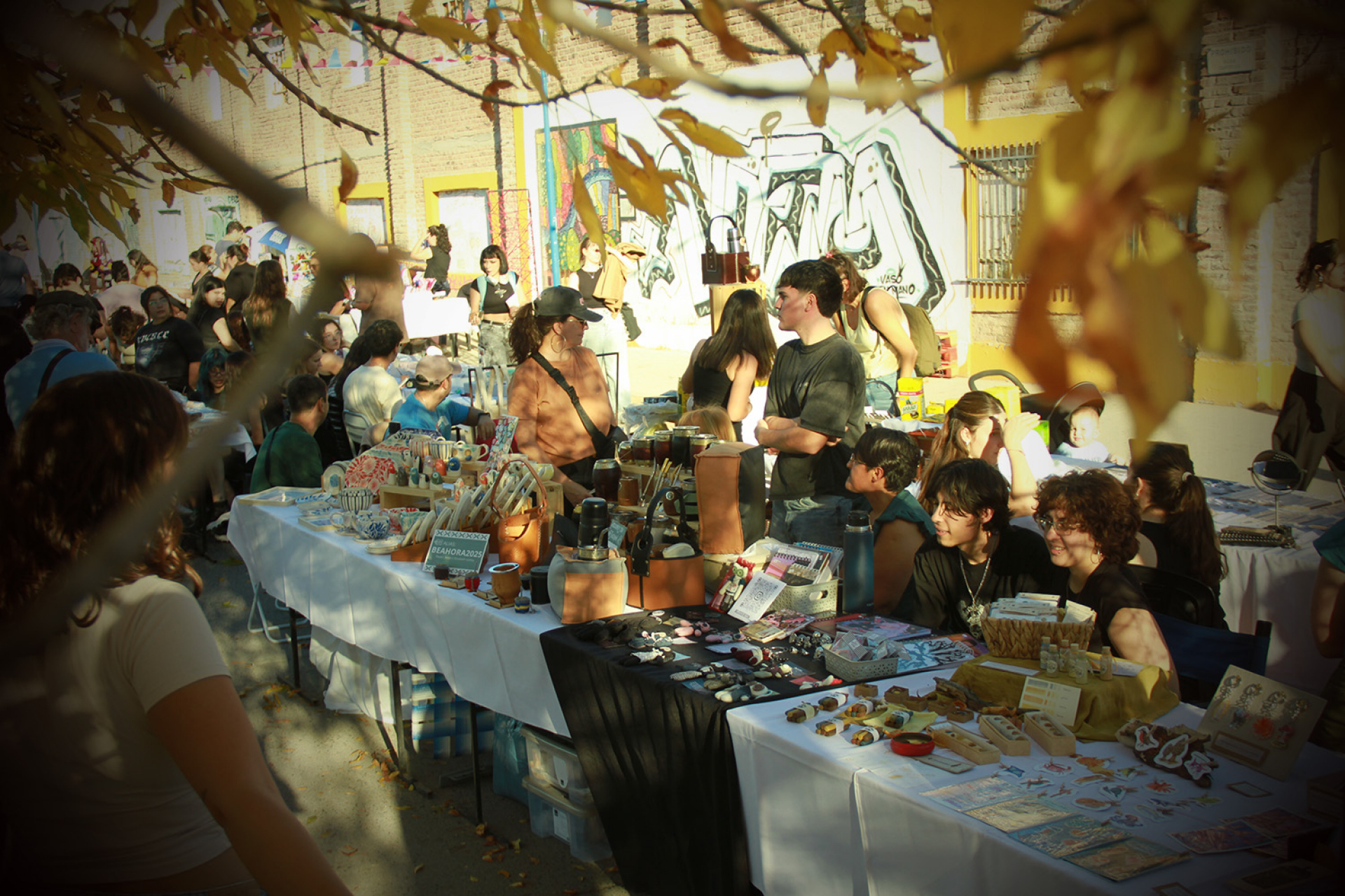 El Mercado Universitario volvió a reunir a la comunidad con más de 60 propuestas emprendedoras