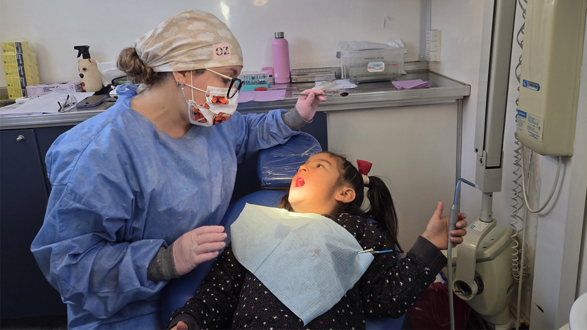 La UNRN brinda atención odontológica gratuita a niños y niñas del barrio Anai Mapu de Cipolletti