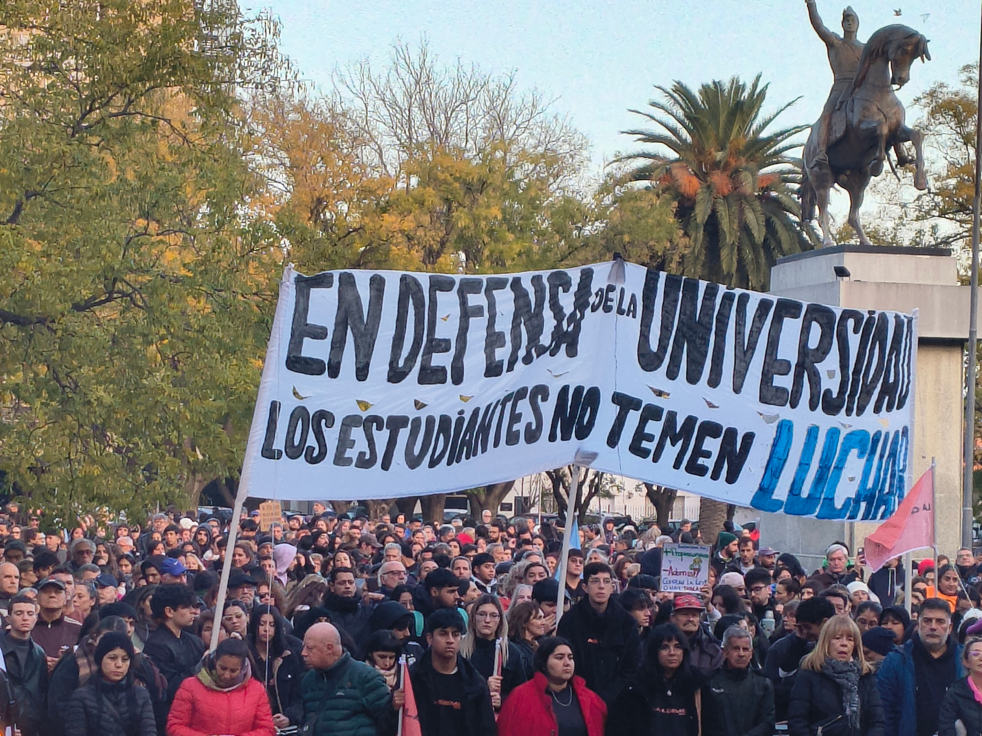 Contundente respaldo a la educación superior en la cuarta Marcha Federal Universitaria en Río Negro y Neuquén