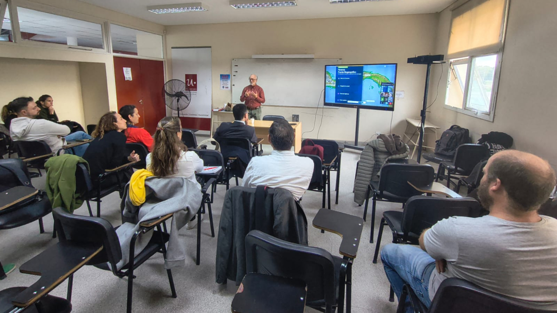 Científico panameño visita la Sede Atlántica