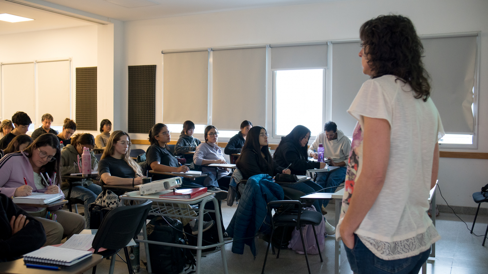 Convocatoria a docentes interinos para el segundo semestre 2026
