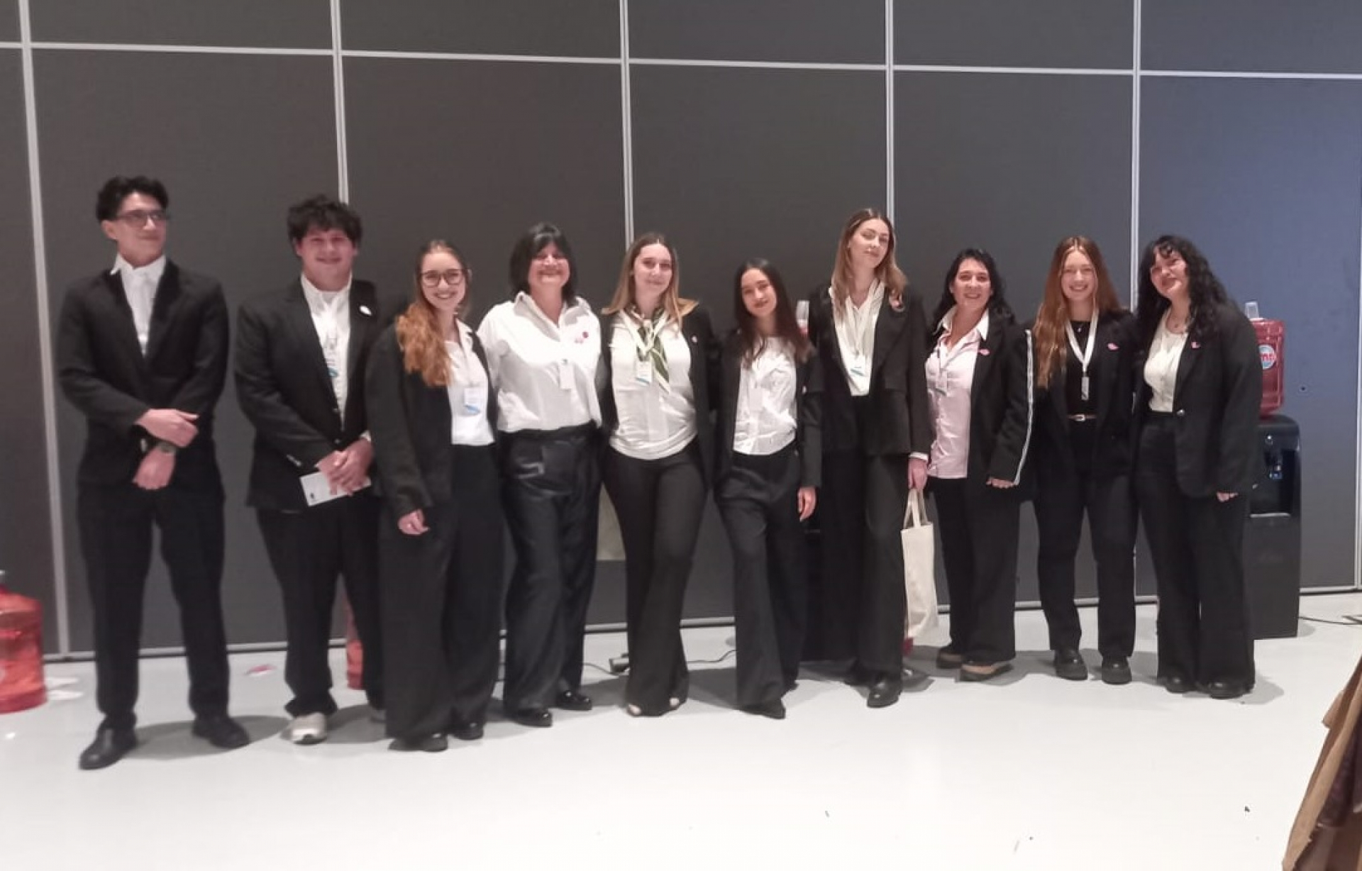  Estudiantes de la UNRN participaron en la coordinación de la rueda de negocios de Volando Alto Mujer 2026