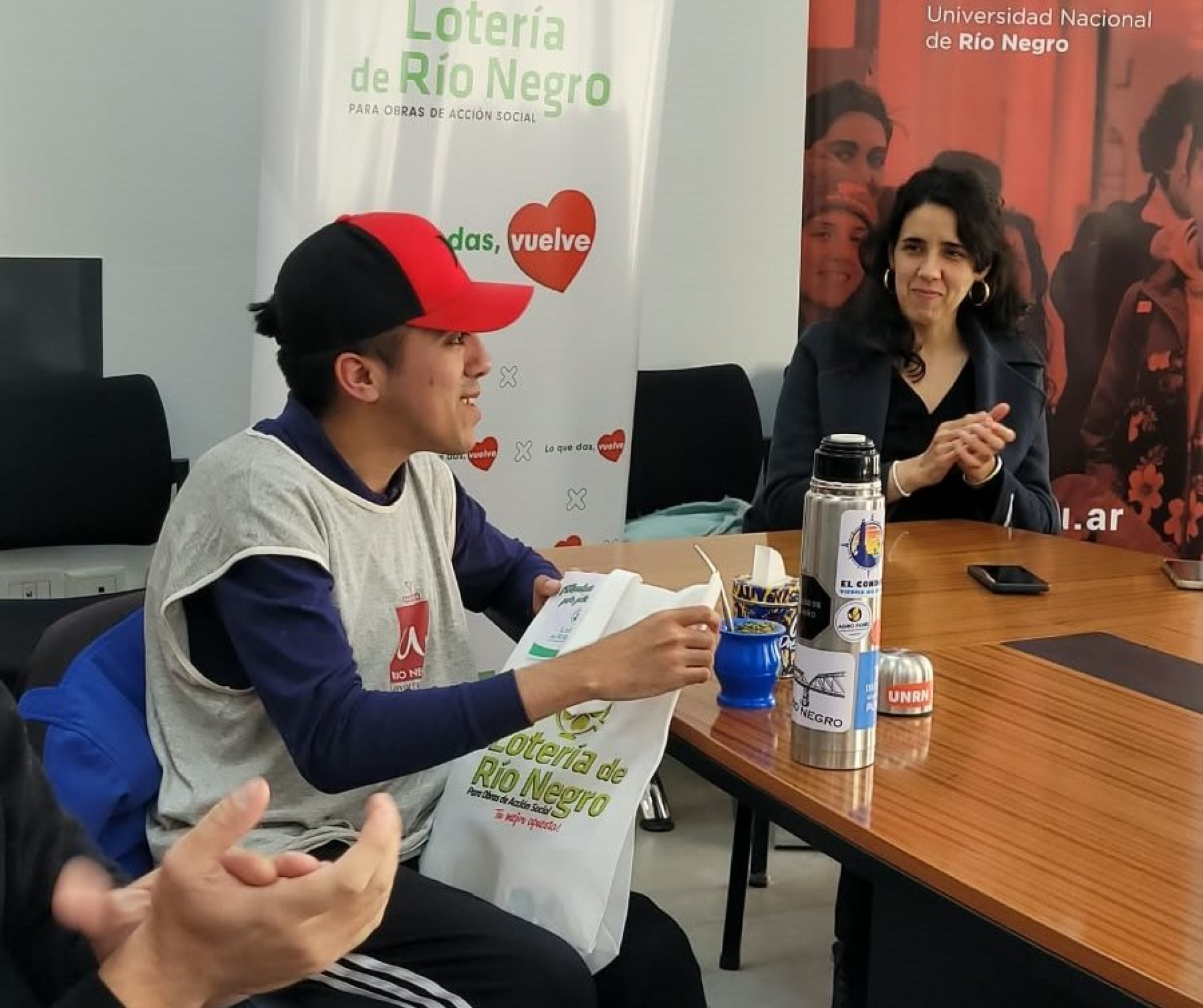 Se entregaron los premios a las y los estudiantes ganadores del concurso \