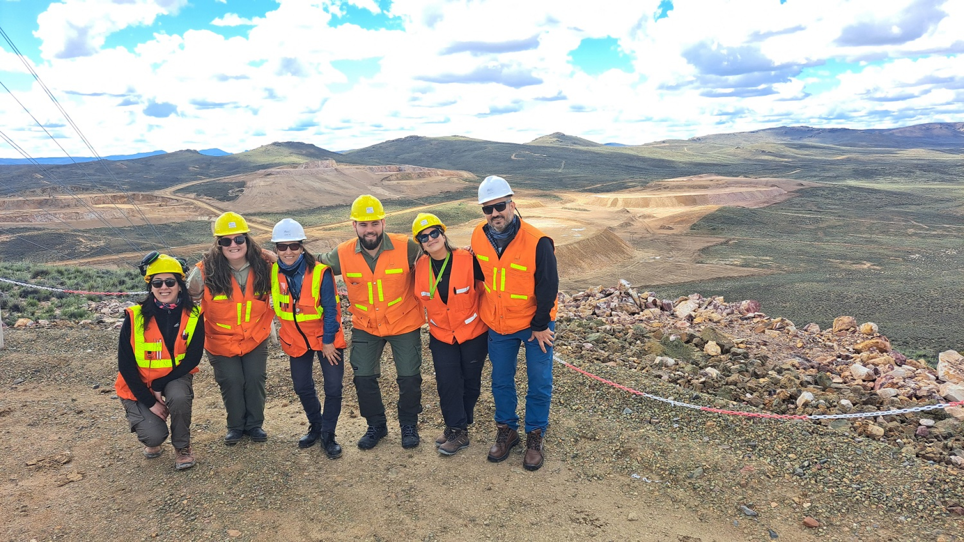 Estudiantes de Geología realizaron un viaje de campo al proyecto minero Calcatreu